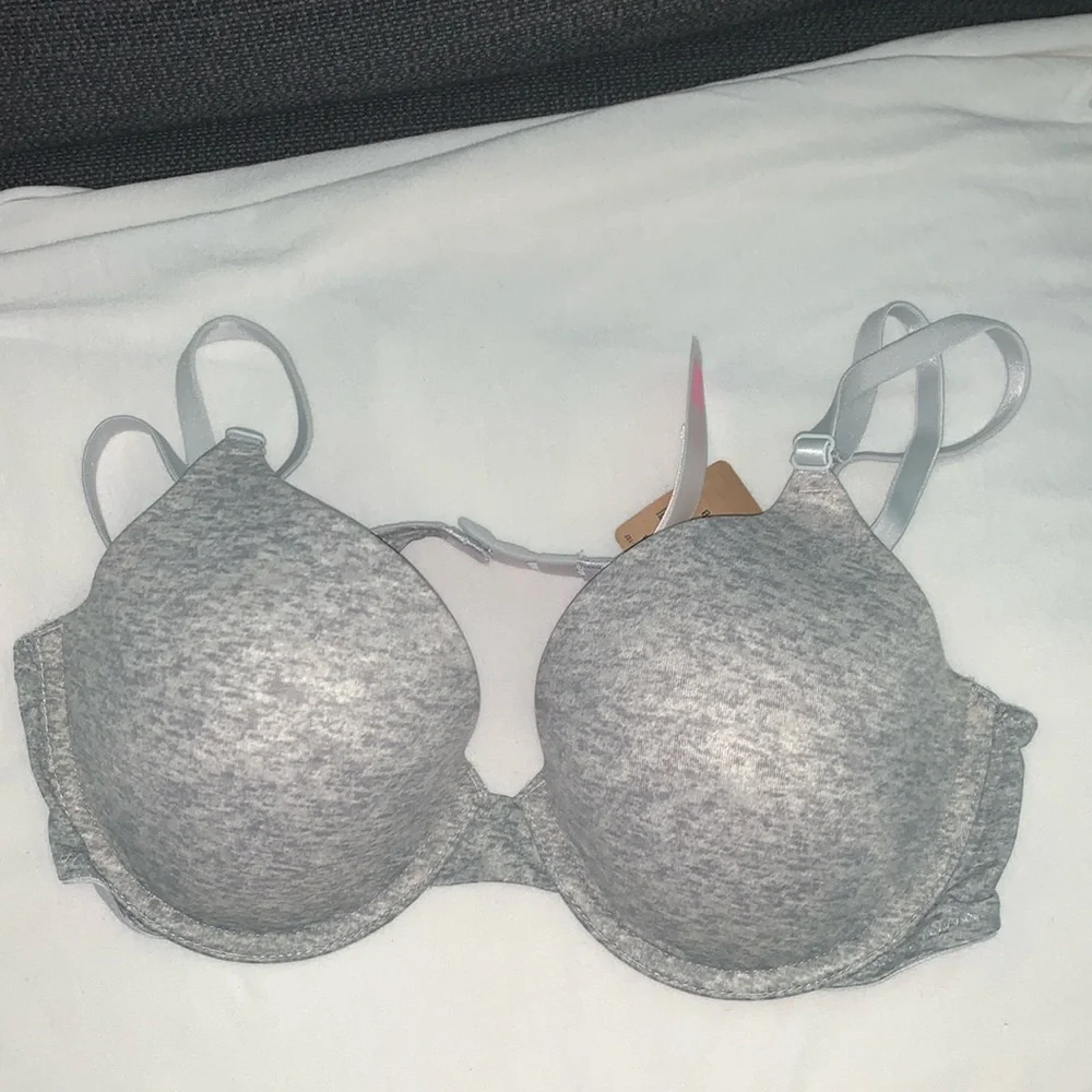 Pink VS Wear Everywhere t-shirt lightly lined Grey Bra 36B NWT - Picture 1 of 3